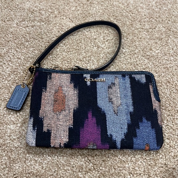 Coach Handbags - Coach wristlet